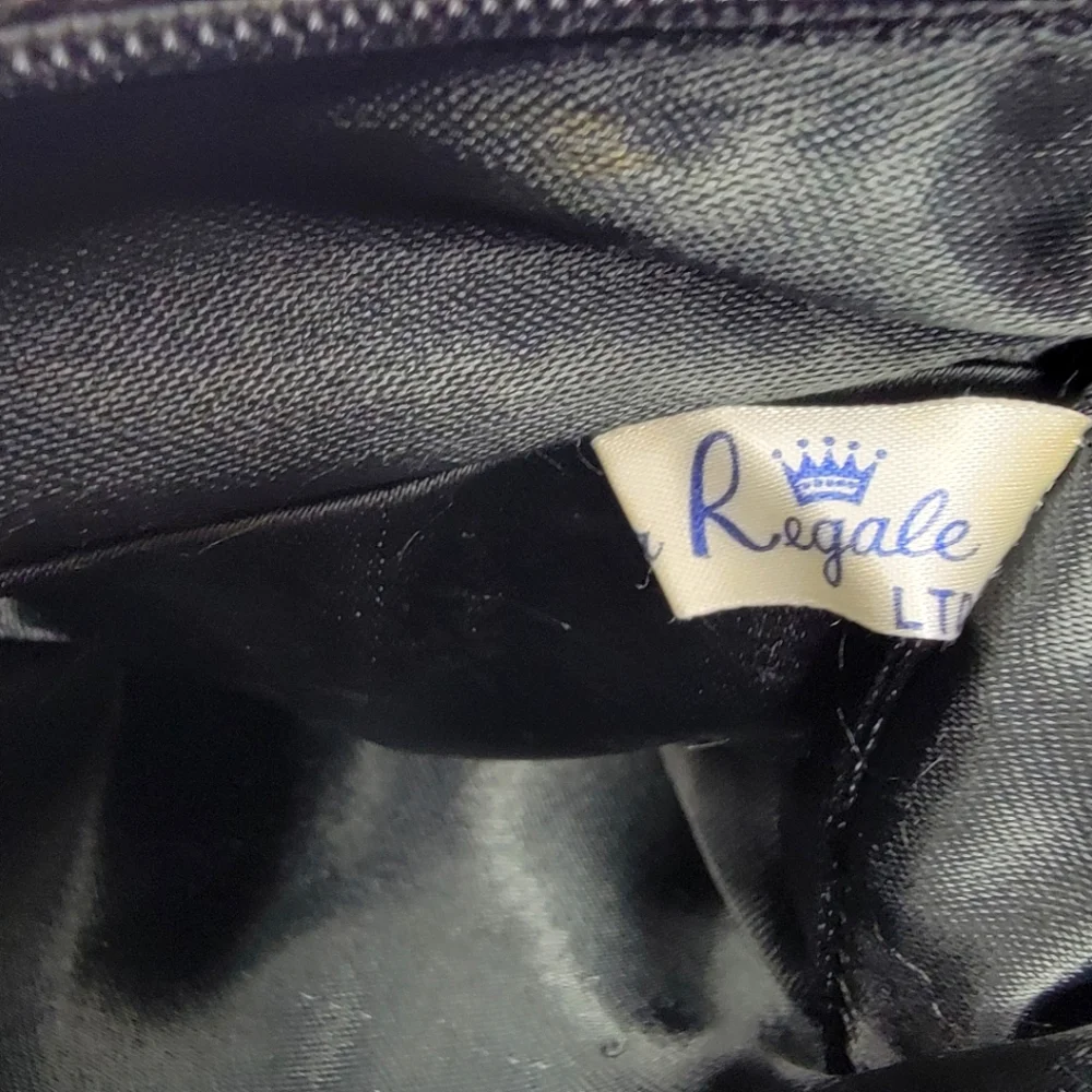 laRegale LTD this elegant